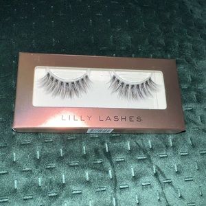 LILLY LASHES